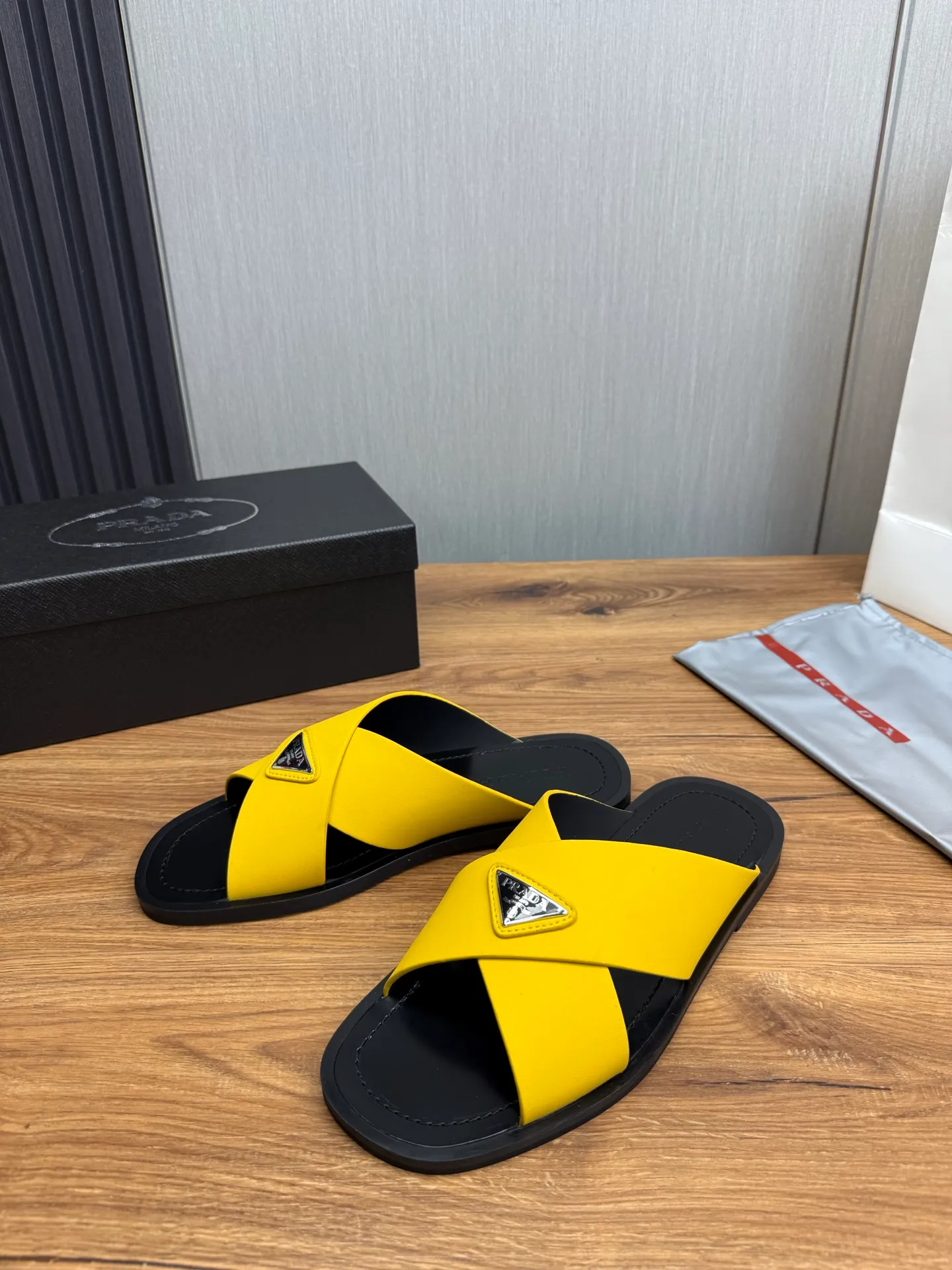 Factory price 340💰 ＰＲＡＤＡPrada - popular men's slippers hot sale 🔥 🩴Official website one to one production 38-45 sizes 45 46 🉑️Customized!